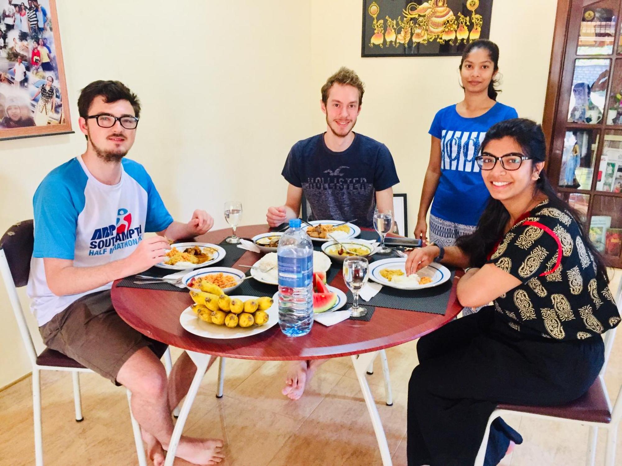Sweet Home Tourist Rest, Cooking Classes & Tours 阿努拉德普勒 外观 照片