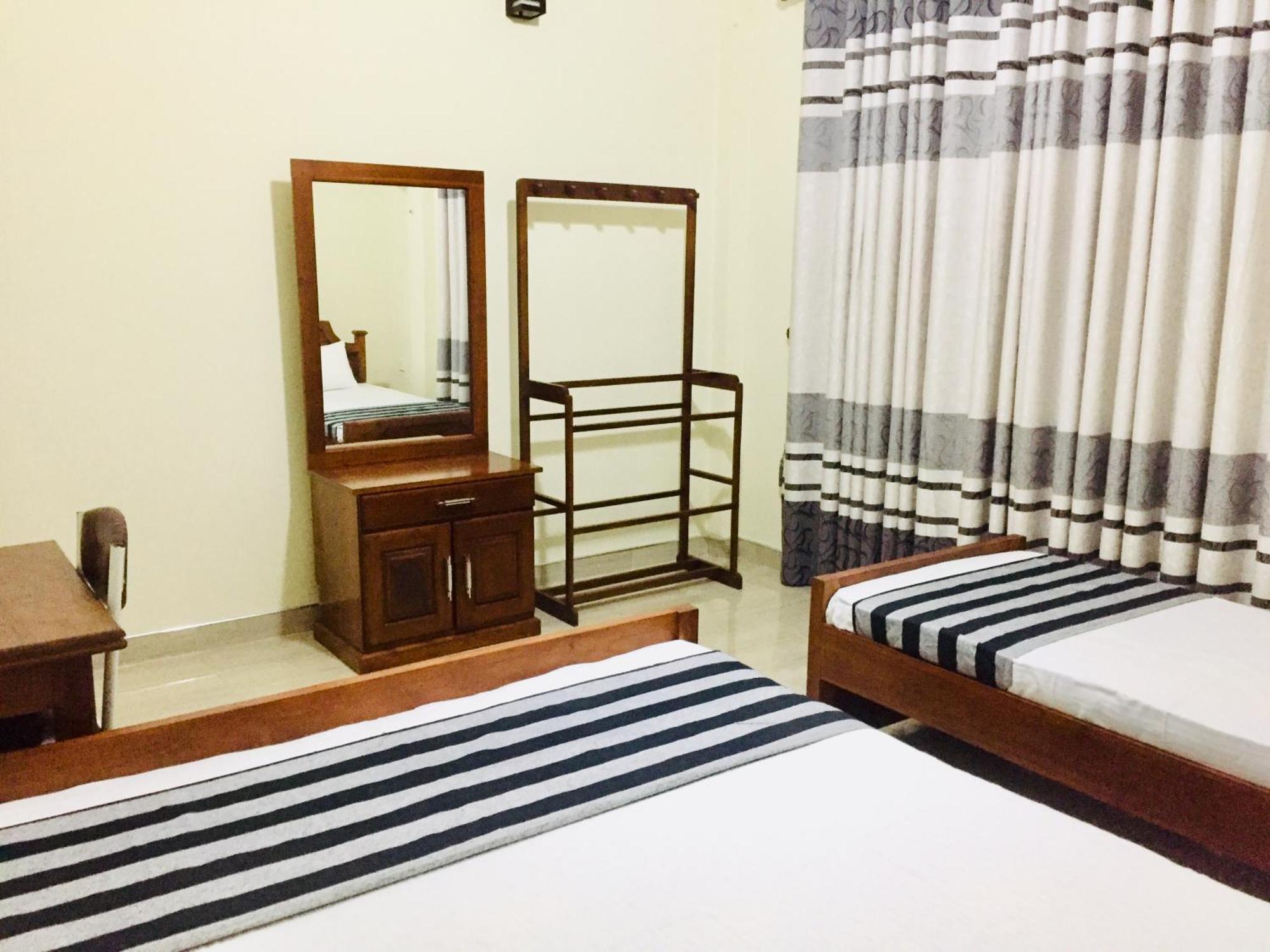 Sweet Home Tourist Rest, Cooking Classes & Tours 阿努拉德普勒 外观 照片