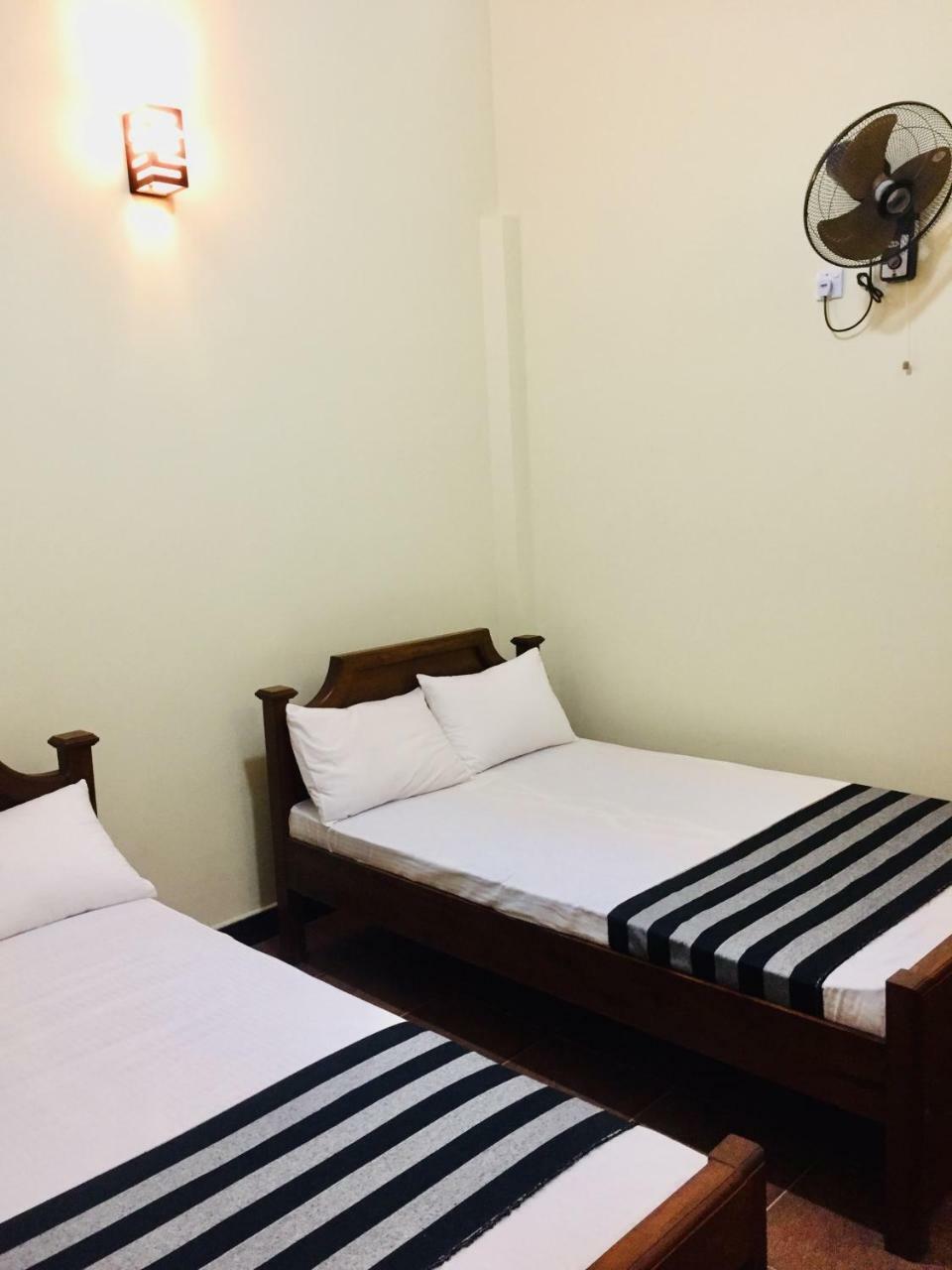 Sweet Home Tourist Rest, Cooking Classes & Tours 阿努拉德普勒 外观 照片