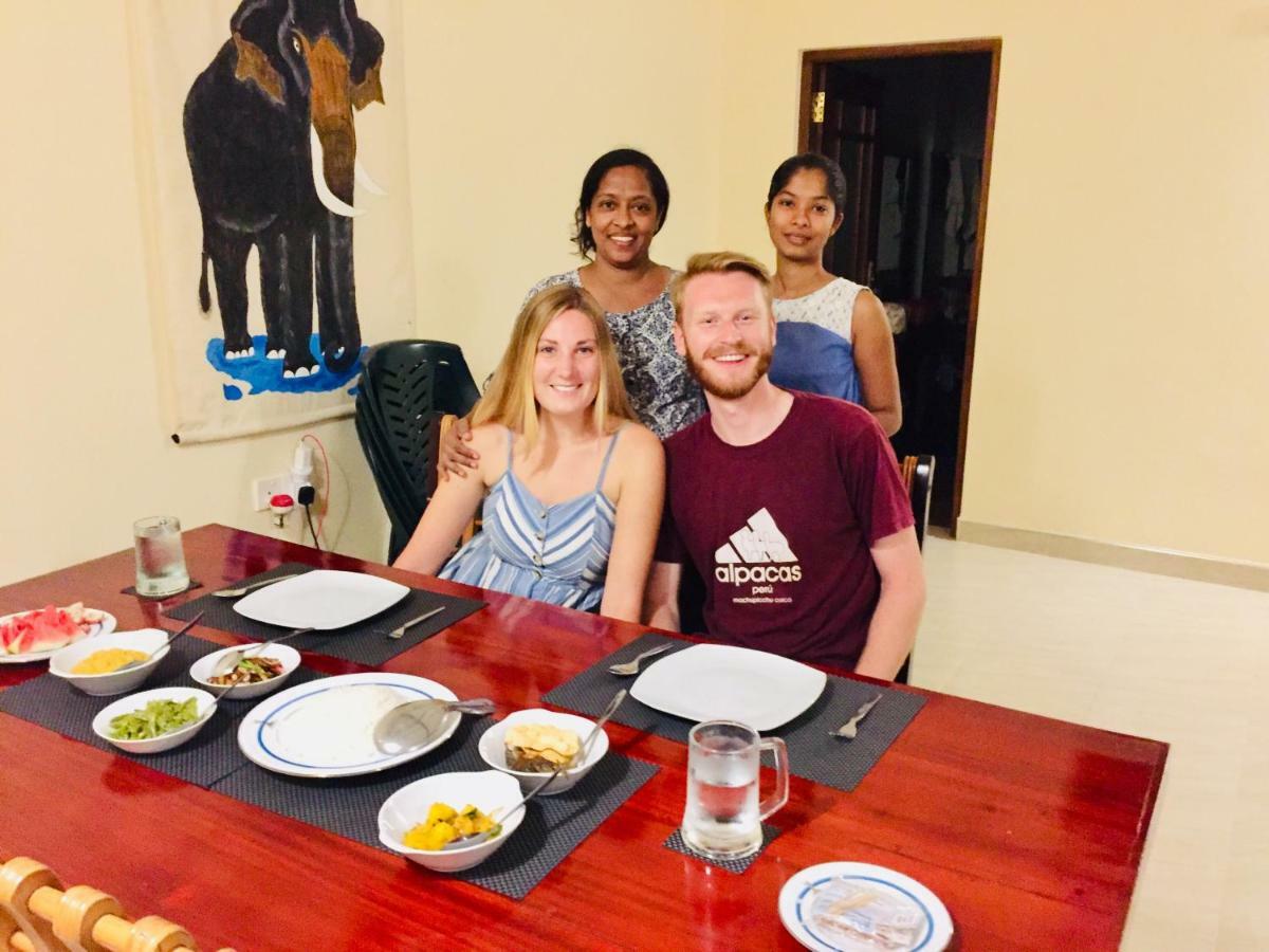 Sweet Home Tourist Rest, Cooking Classes & Tours 阿努拉德普勒 外观 照片