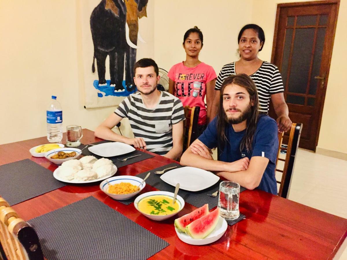 Sweet Home Tourist Rest, Cooking Classes & Tours 阿努拉德普勒 外观 照片